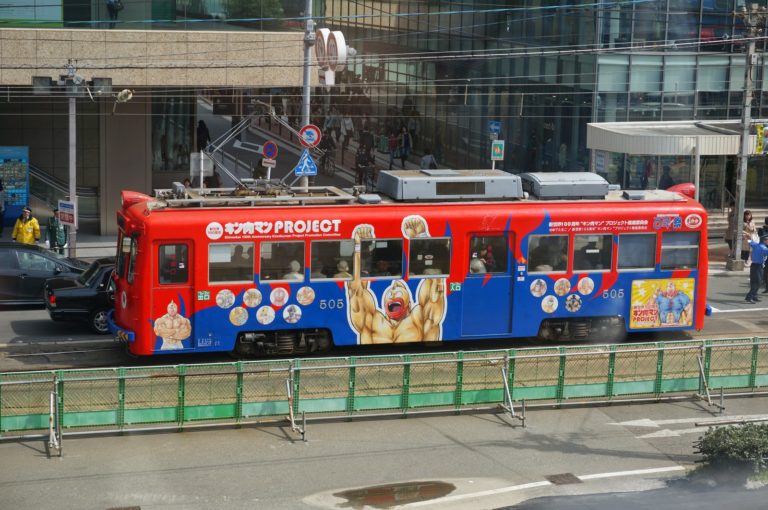 苦節2年。阪堺電車・『キン肉マン』ラッピング電車に、初めて遭遇。
