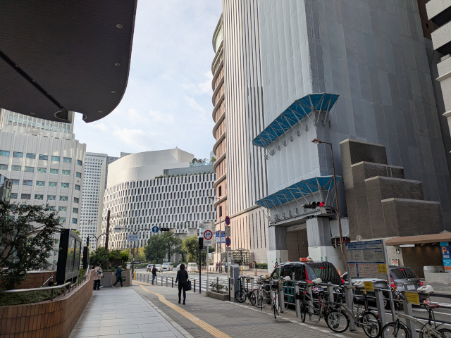 阪急東交差点から梅田吸気塔