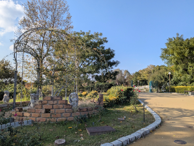 鶴見緑地バラ園前ローズドーム&エンジェル・2025秋