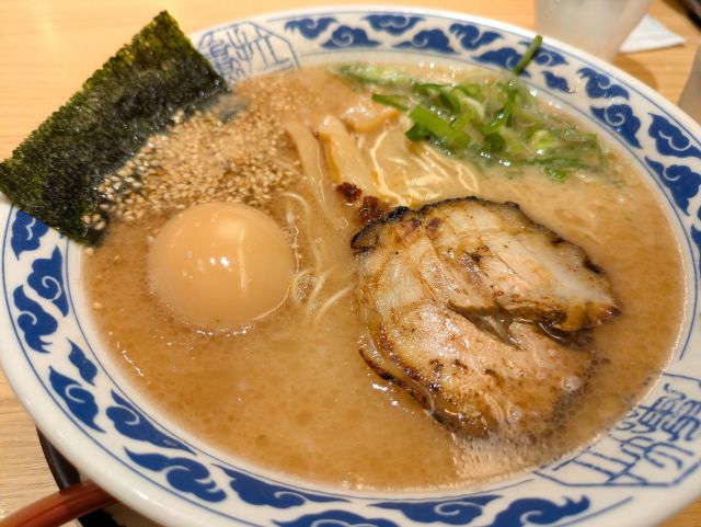 何年振りかの豚骨ラーメンとカードショップ